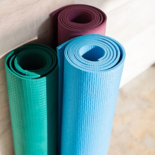 3 esterillas de yoga gruesas de colores